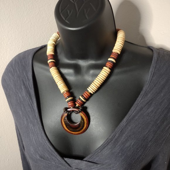 Very Cool Wooden Bead And Pendant Necklace 19 Inches Long - Picture 13 of 13